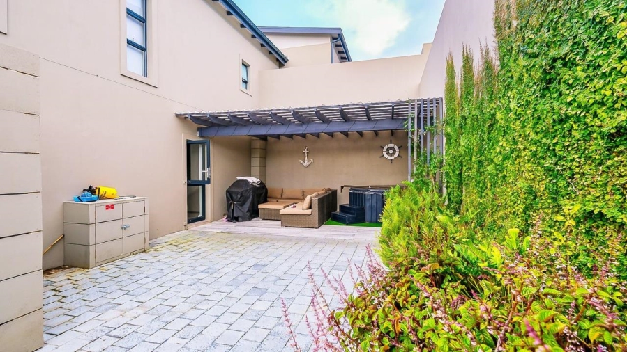 4 Bedroom Property for Sale in Welgelegen Western Cape